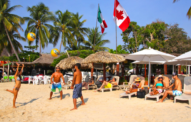 hotel binniguenda huatulco concept beach club pool santa cruz entertainment team games sports