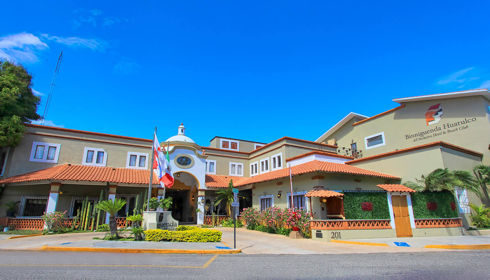 hotel binniguenda huatulco restaurant bar comida alimentos todo incluido servicios instalaciones