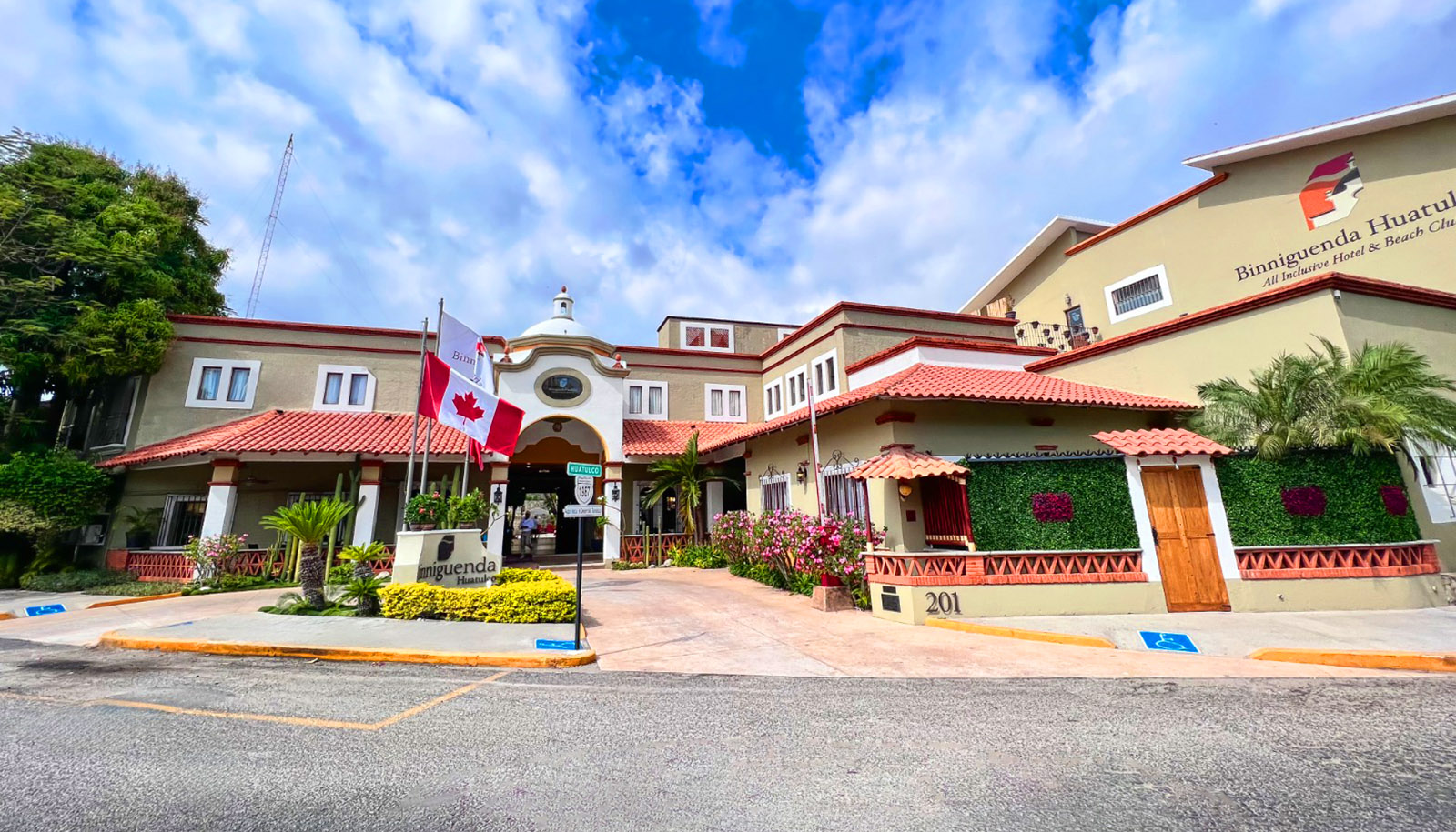 hotel binniguenda huatulco front location room reserve